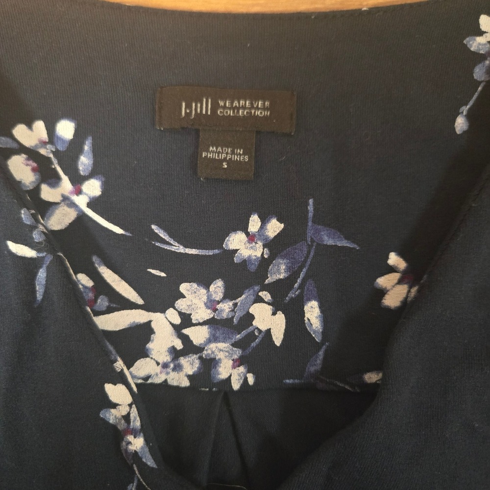 J. Jill Wearever Navy Floral 3/4 Sleeve Tunic Top V-Neck Pleated Front Small - Picture 5 of 8